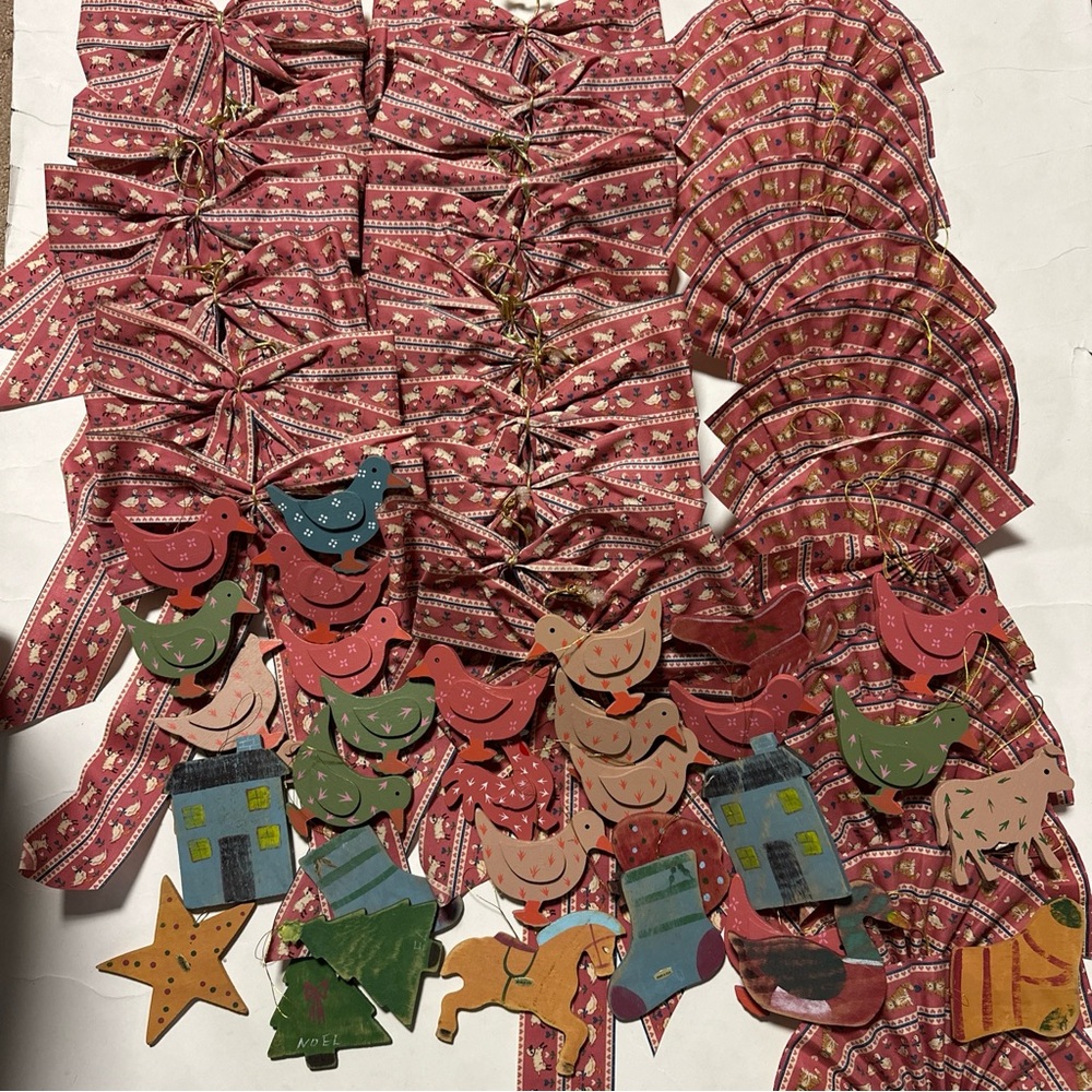 Vintage Christmas over 60 pieces-country duck fans,
bows & wooden ornaments farm